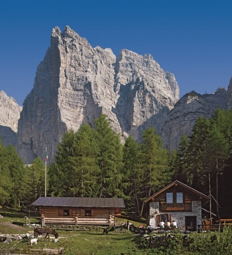 IL RIFUGIO BOSCONERO. Sostenibilità ambientale e buone pratiche nei rifugi alpini.